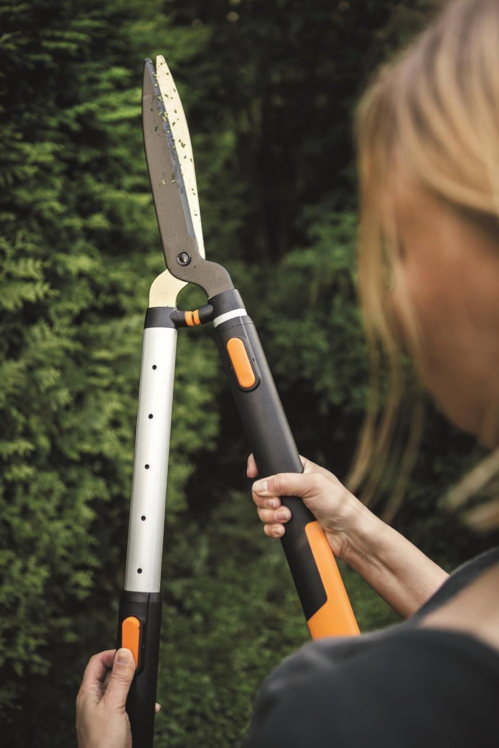Fiskars 1013565 HS86 SmartFit Telescopic Hedge Shears Extendable Garden Trimming Shears for Hedges Shrubs Bushes and General Garden Maintenance