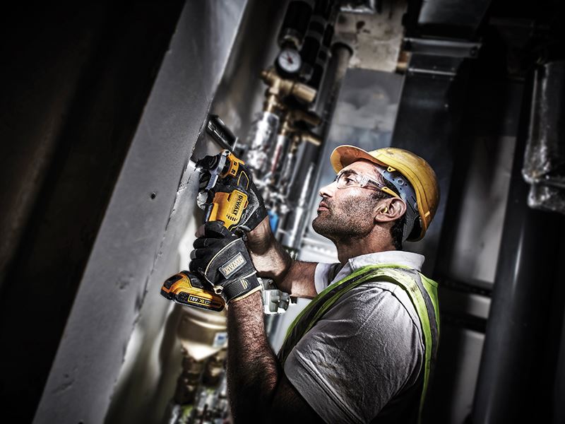 DeWalt DCS355P1-GB DCS355P1 XR Brushless Oscillating Multi-Tool Kit TSTAKTM 18V 1 x 5.0Ah Li-ion