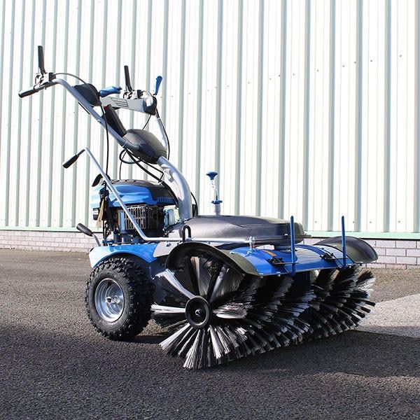 Hyundai HYSW1000 Petrol Sweeper 173cc 100cm Self Propelled Yard Sweeper Power Brush