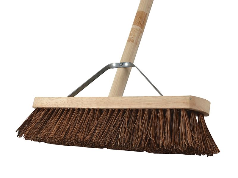 Faithfull FAIBRBAS18H Stiff Bassine Broom 45cm (18in) + Handle & Stay |
