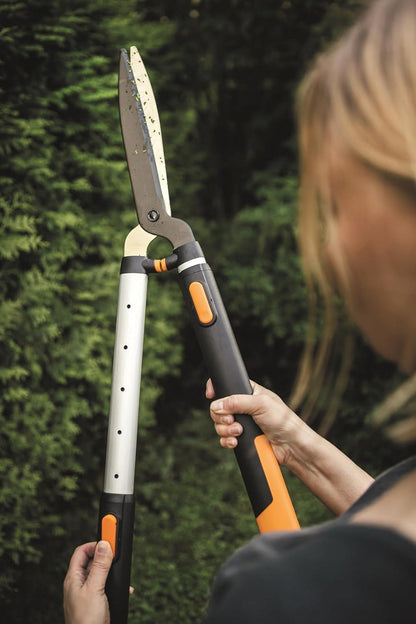 Fiskars 1013565 HS86 SmartFit Telescopic Hedge Shears Extendable Garden Trimming Shears for Hedges Shrubs Bushes and General Garden Maintenance
