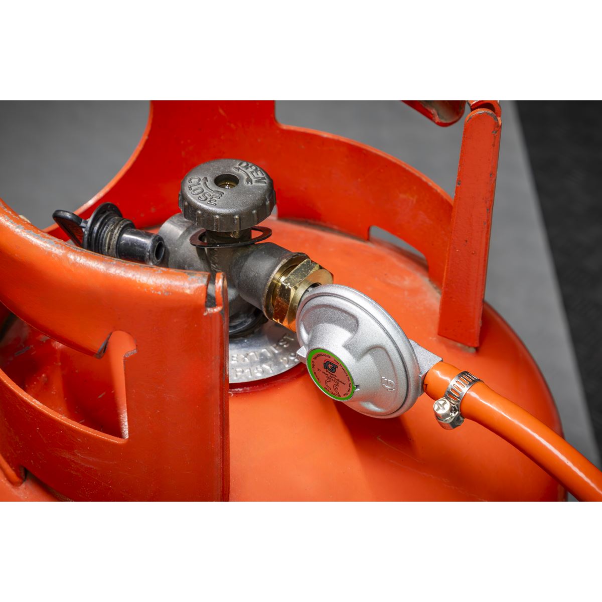 Sealey LP14 Propane Heater with Stand 14,330Btu/hr | 14,330Btu/hr(4.2kW) | Steel tube stand with built-in handle. | Automatic shut-off prevents