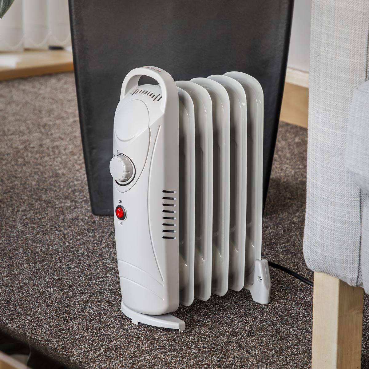 Sealey RD800 6-Element Oil-Filled Mini Radiator 800W/230V | Thermostat, Tip-Over Switch | Oil-filled radiator suitable for office, home, showroom and