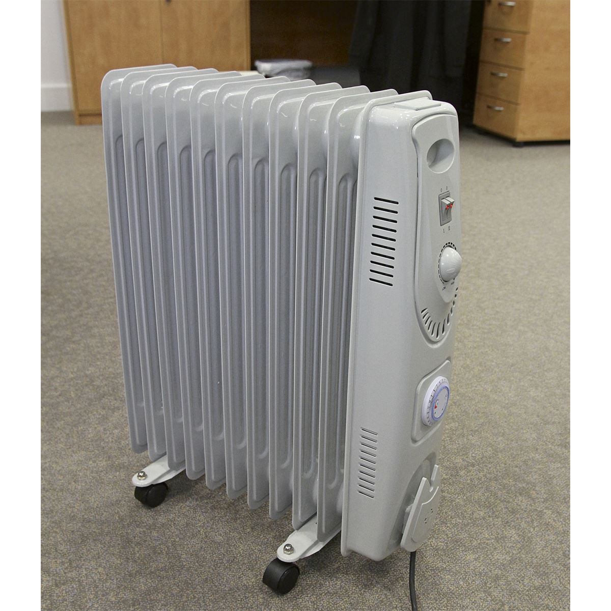 Sealey RD2500T 11-Element Oil Filled Radiator with Timer 2500W/230V | Thermostat, Timer, Tip-Over Switch | Oil filled radiator suitable for office