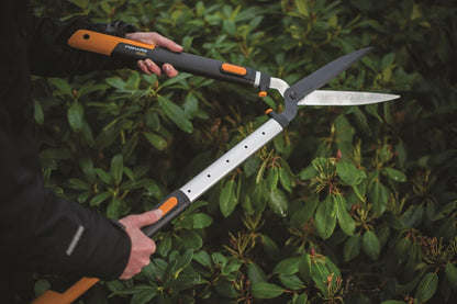 Fiskars 1013565 HS86 SmartFit Telescopic Hedge Shears Extendable Garden Trimming Shears for Hedges Shrubs Bushes and General Garden Maintenance