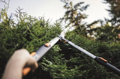 Fiskars 1013565 HS86 SmartFit Telescopic Hedge Shears Extendable Garden Trimming Shears for Hedges Shrubs Bushes and General Garden Maintenance