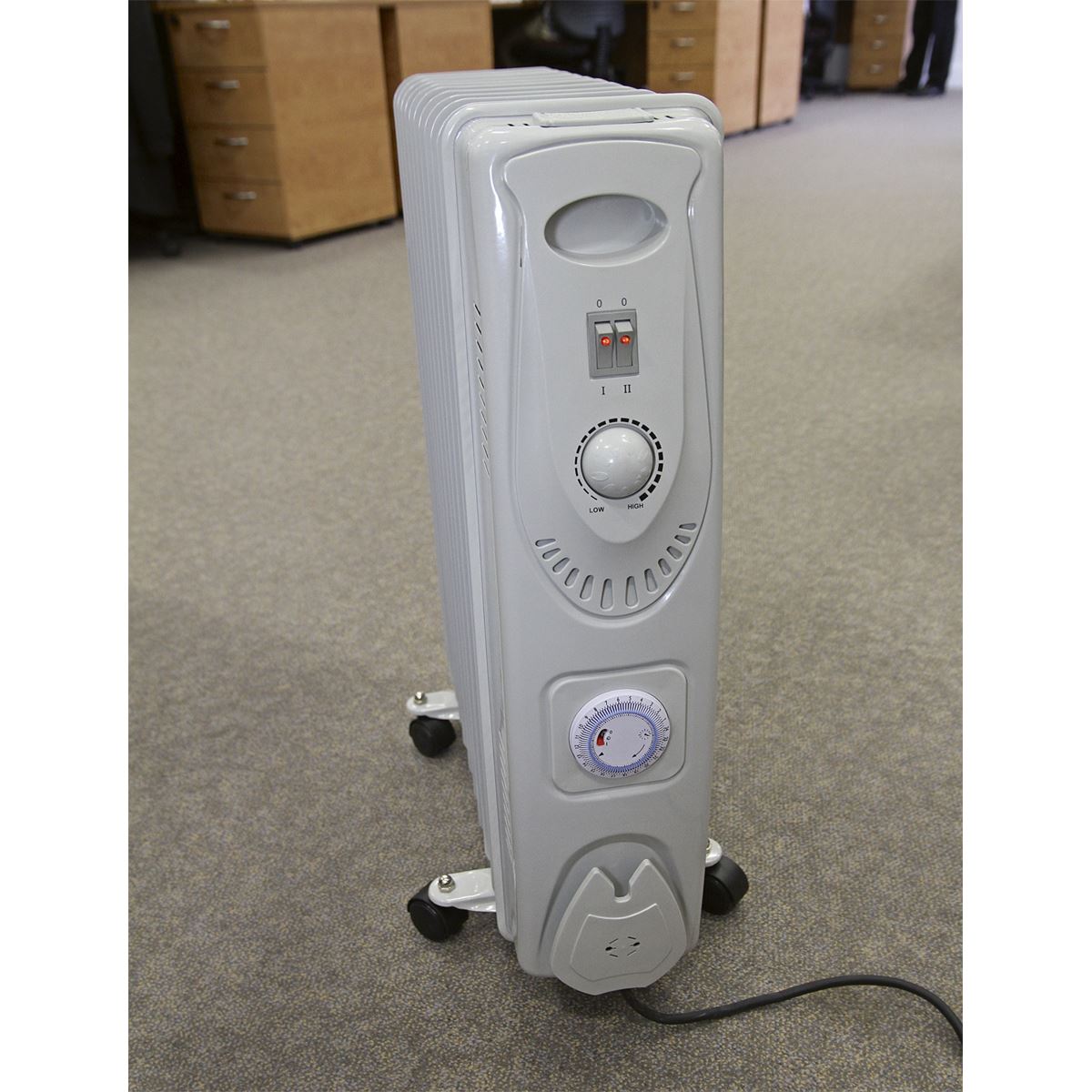 Sealey RD2500T 11-Element Oil Filled Radiator with Timer 2500W/230V | Thermostat, Timer, Tip-Over Switch | Oil filled radiator suitable for office
