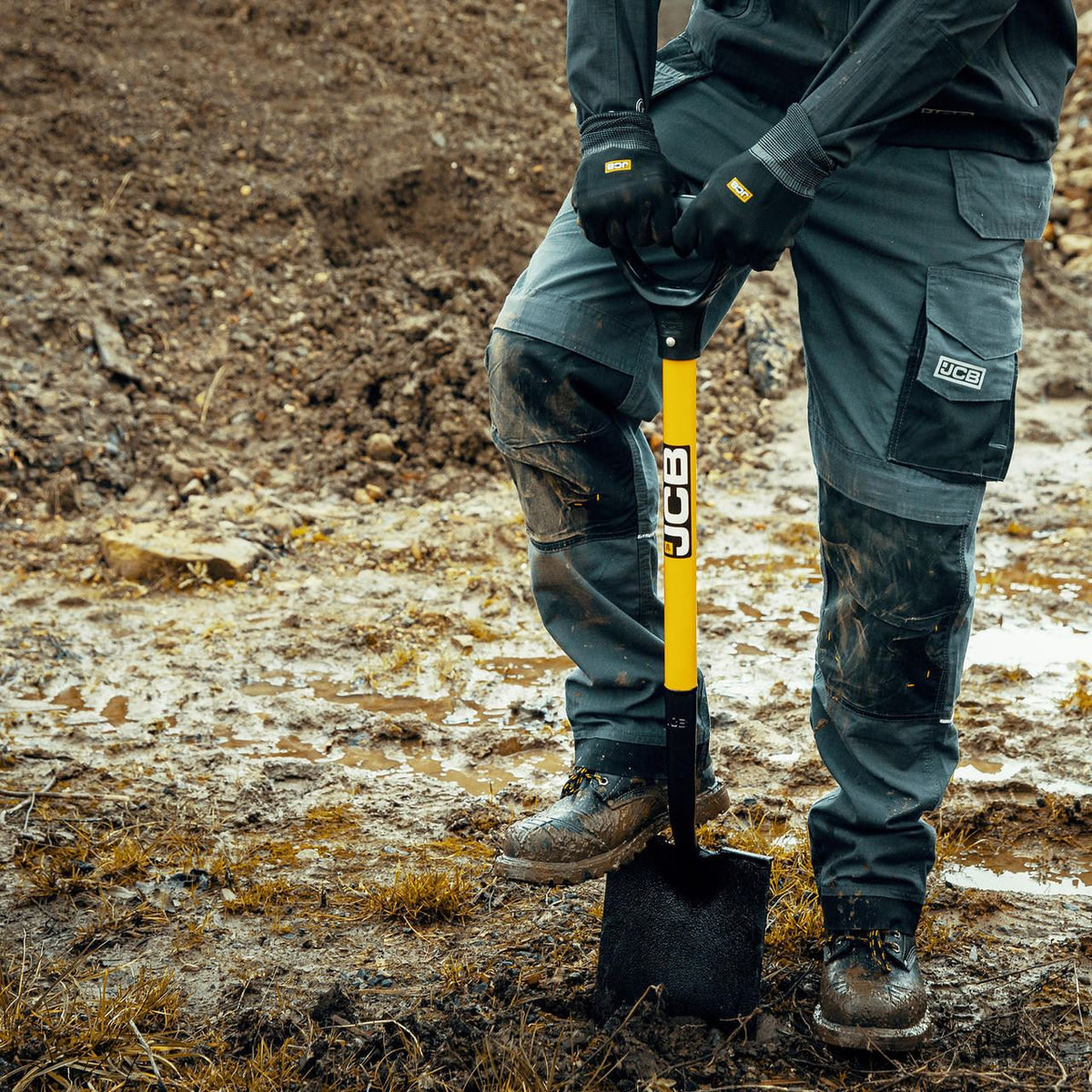 JCB JCBDS01 Garden Spade 180x280mm Blade Solid Forged Carbon Steel Treaded Professional Digging Spade Garden Tool