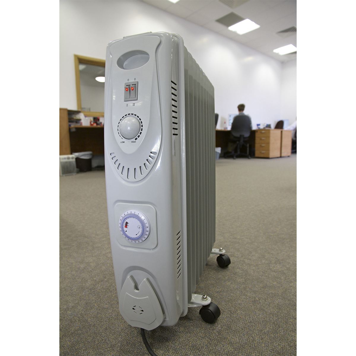Sealey RD2500T 11-Element Oil Filled Radiator with Timer 2500W/230V | Thermostat, Timer, Tip-Over Switch | Oil filled radiator suitable for office