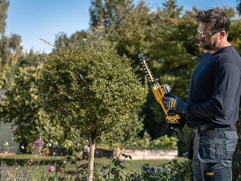 DeWalt Power Tools DCMHT520N Compact Hedge Trimmer 18V Bare Unit