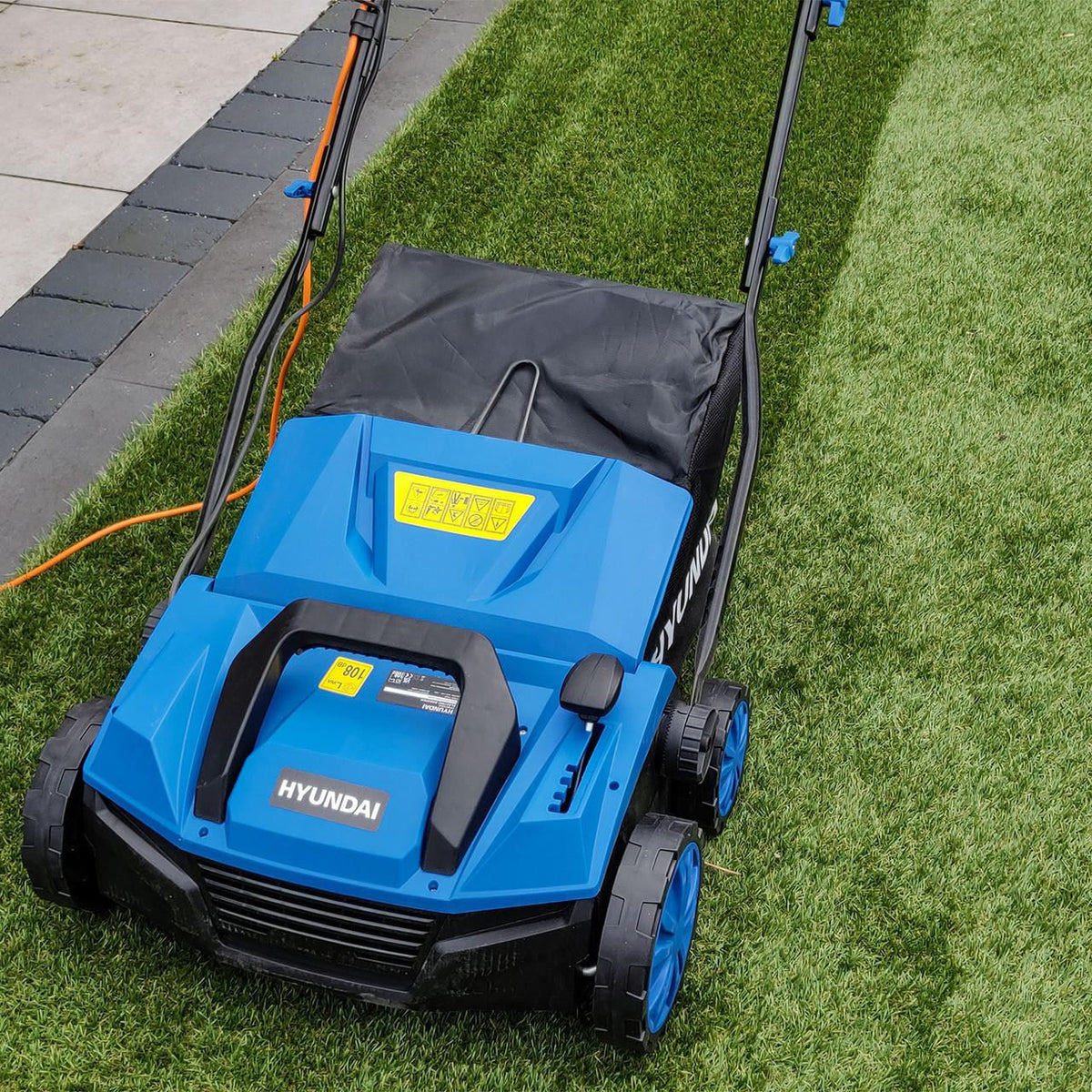 Hyundai HYSW1600E Sweeper 1600W 380mm Yard Sweeper Power Brush