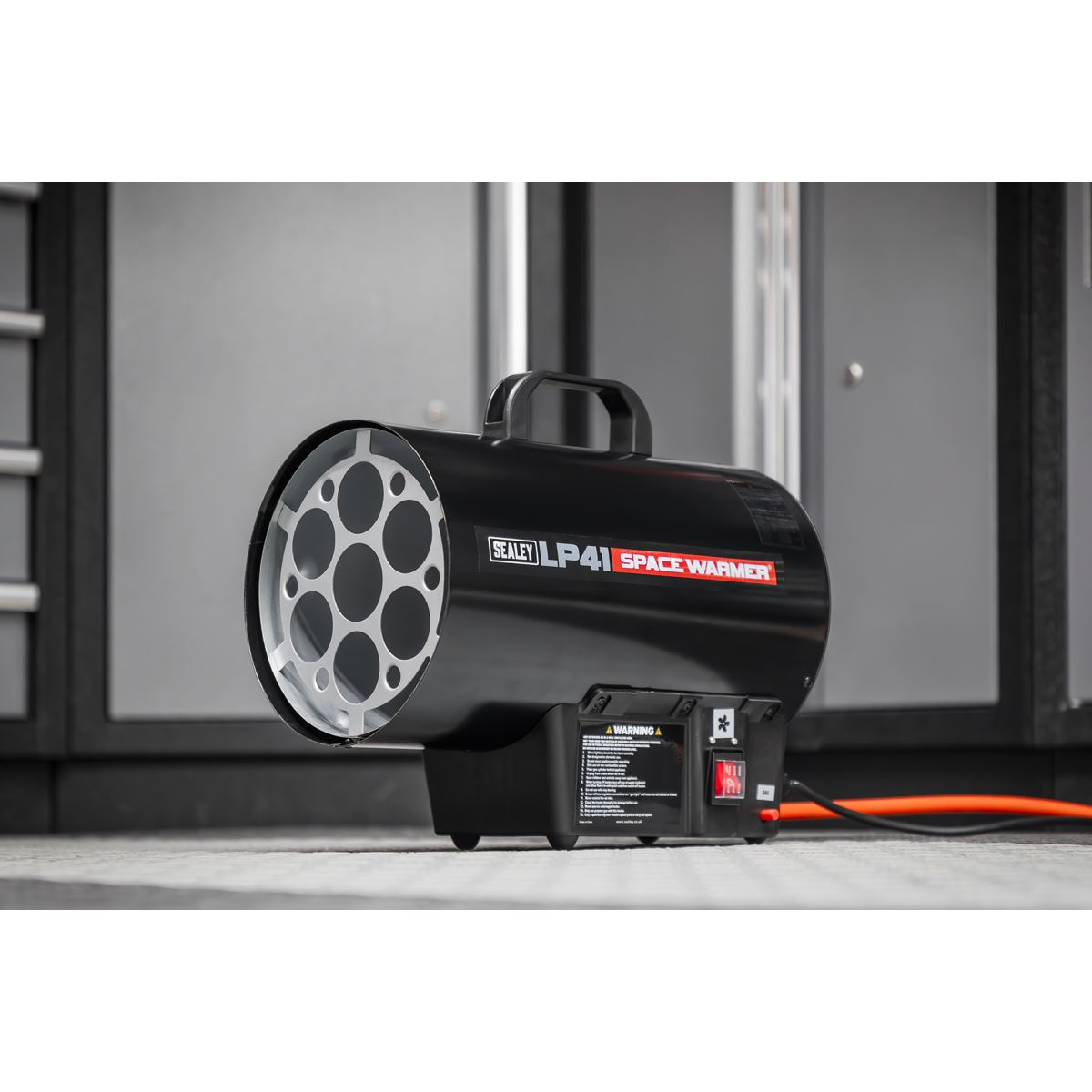 Sealey LP41 Space Warmer Propane Heater 40,500Btu/hr(11.5kW) | 39W, 230V | 40,500Btu/hr(11.5kW) (Propane). | Fully approved gas regulator.