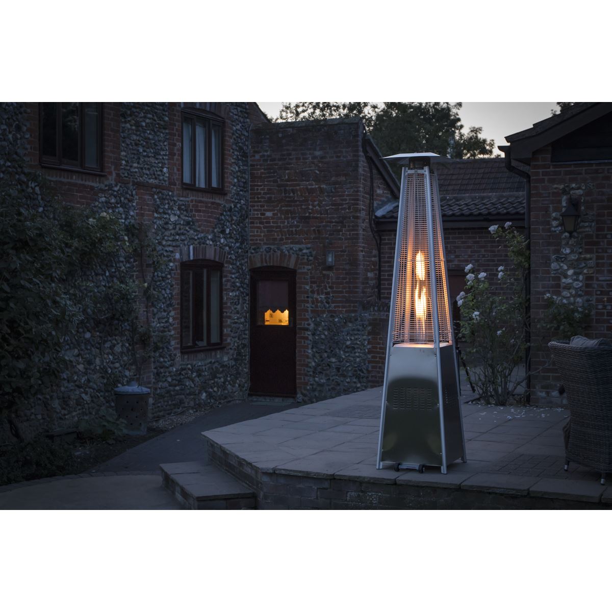 Dellonda DG99 13kW Pyramid Gas Patio Heater 13kW Commercial/Garden Use - Stainless Steel | Tip-Over Switch, Adjustable | Innovative design of Gas