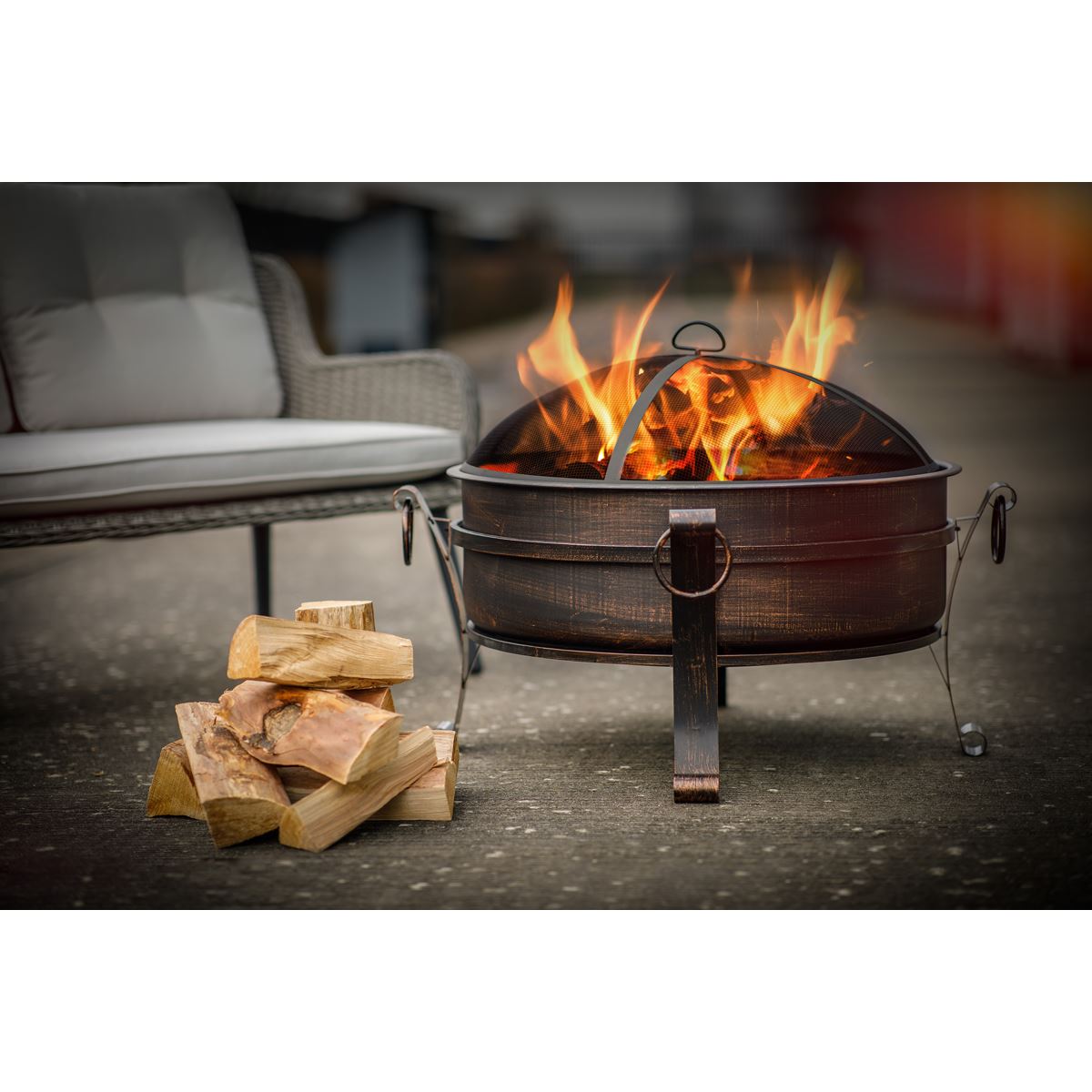 Dellonda DG42 76cm Deluxe 2-in-1 Outdoor Fire Pit & Coffee Table Antique Bronze Effect | Safety Screen | Supplied with steel lid allowing this fire