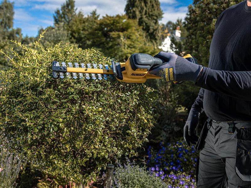 DeWalt Power Tools DCMHT520N Compact Hedge Trimmer 18V Bare Unit