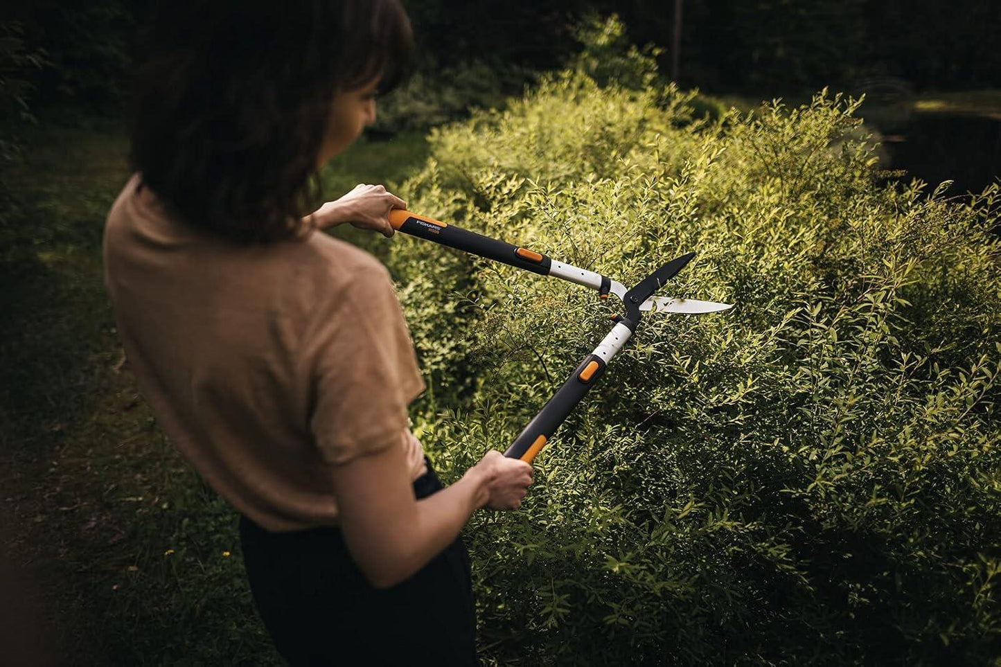 Fiskars 1013565 HS86 SmartFit Telescopic Hedge Shears Extendable Garden Trimming Shears for Hedges Shrubs Bushes and General Garden Maintenance