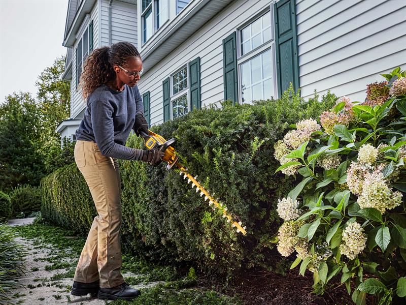 DeWalt DCMHT573X XR FlexVolt Hedge Trimmer 54V 1 x 9.0Ah Li-ion