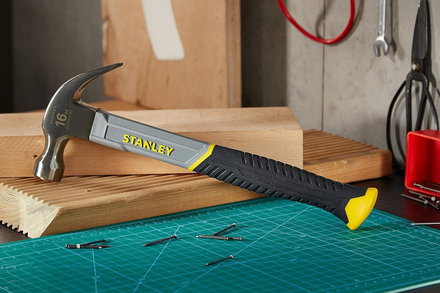 STANLEY STHT0-51309 Curved Claw Hammer 16oz 450g Fibreglass Shaft