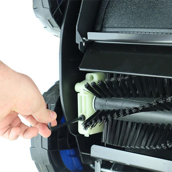 Hyundai HYSW1600E Sweeper 1600W 380mm Yard Sweeper Power Brush