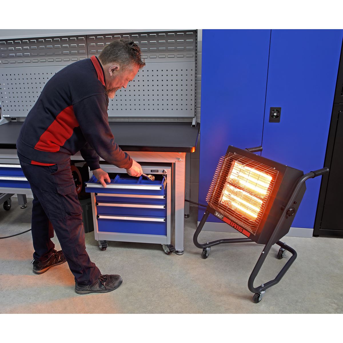 Sealey IR15 Infrared Halogen Heater 1.4/2.8kW 230V | 1400/2800W, 230V - 13A, Thermostat, Timer, Adjustable | Powder coated metal construction with
