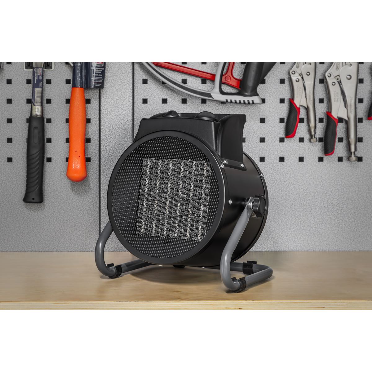 Sealey PEH3001 Industrial PTC Fan Heater 3000W/230V | 10,000Btu/hr, 1500/3000W, 230V - 16A, Thermostat | Features PTC heat conducting ceramic elements